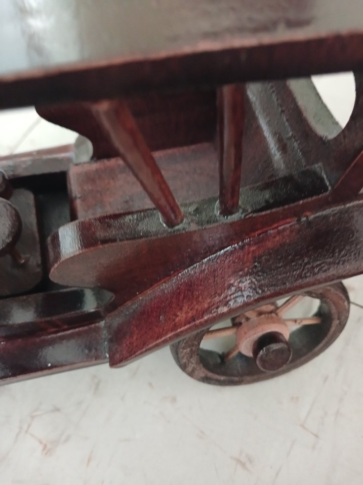 Koyu Kahverengi Ahşap Oyuncak Araba - Görsel 3