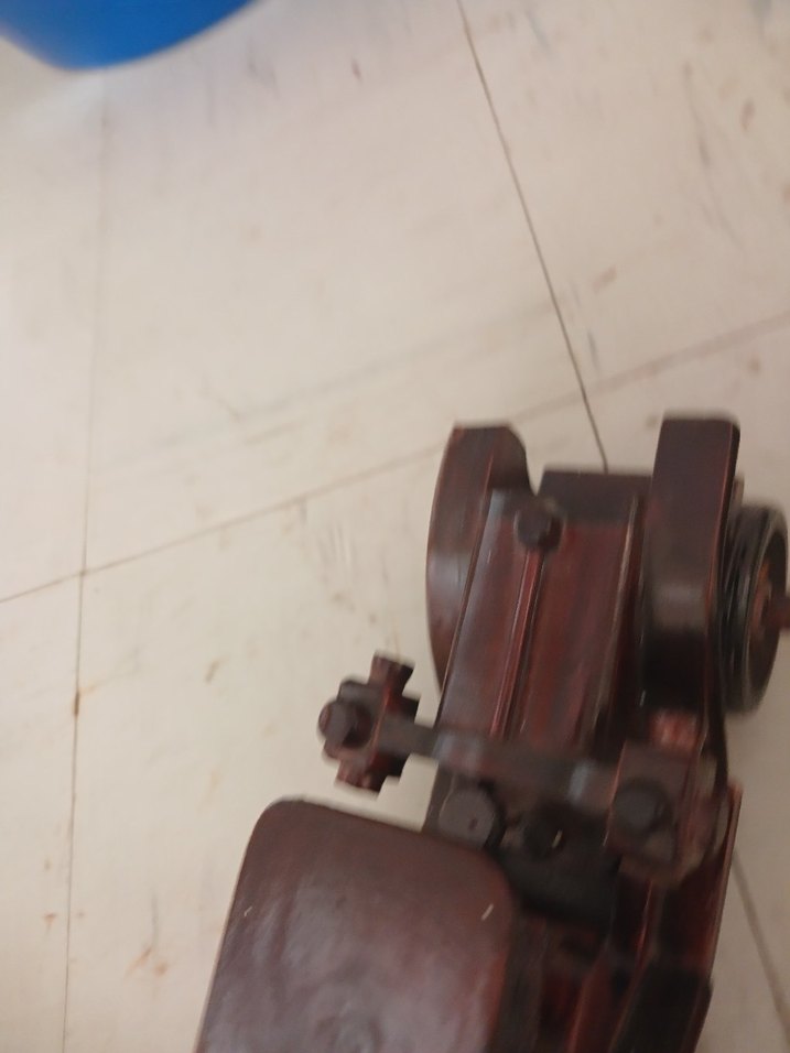 Koyu Kahverengi Ahşap Oyuncak Araba - Görsel 5