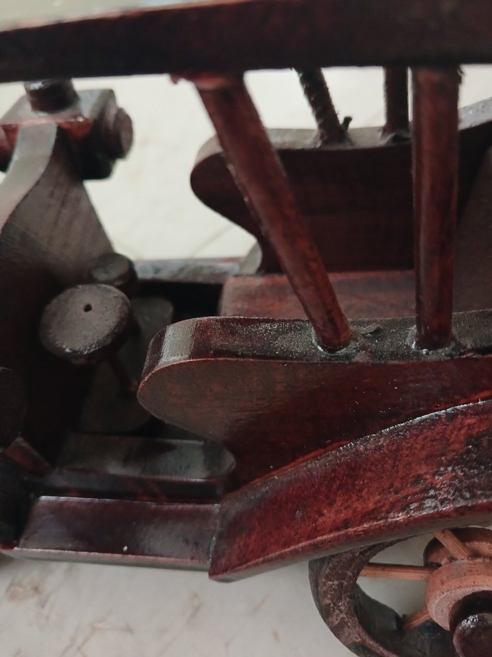 Koyu Kahverengi Ahşap Oyuncak Araba - Görsel 2