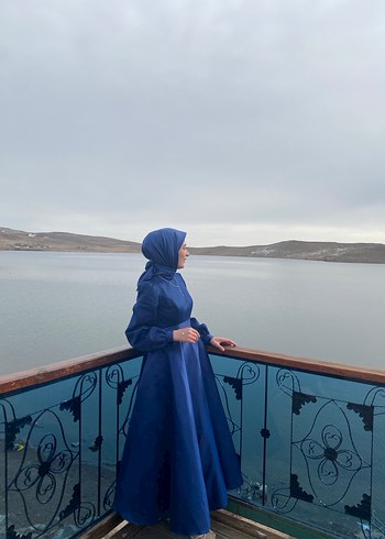 Etnik Desenli Lacivert Uzun Tesettür Nişan Elbisesi - Görsel 2