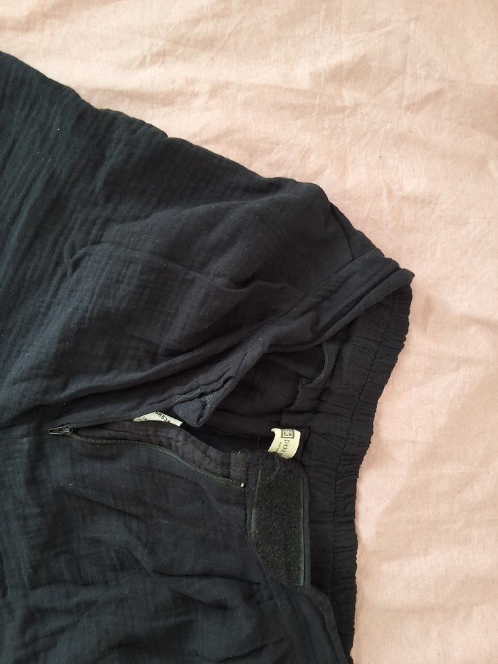 Siyah Keten Belden Cırtlı Şort - Görsel 2