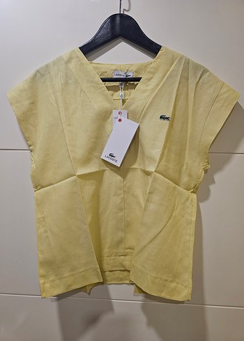 LACOSTE Sarı Kısa Kollu V Yakalı Keten Bluz