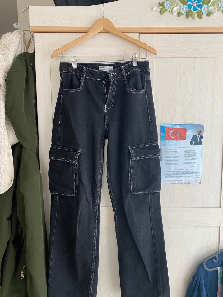 Bershka Siyah Beyaz Dikiş Detaylı Denim Kadın Kargo Jean - Görsel 2