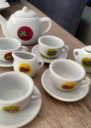 Renkli Uğur Böceği Desenli beyaz porselen oyuncak çay takımı