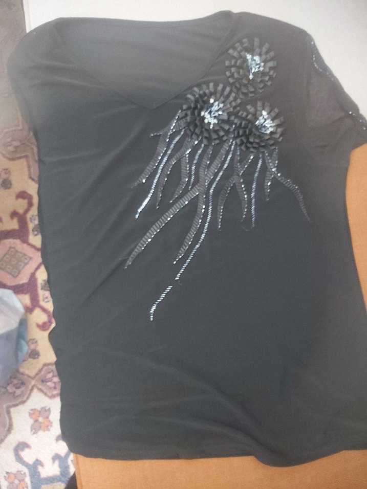 Siyah Payetli Tişört - Görsel 2