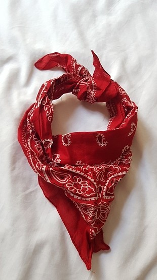 Boyunluk bandana fular siyan kırmızı rock vintage retro otantik 