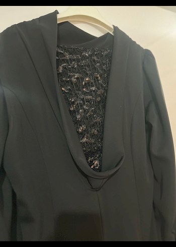 Düğmeli Siyah Gotik V Yaka Tuxedo - Görsel 3