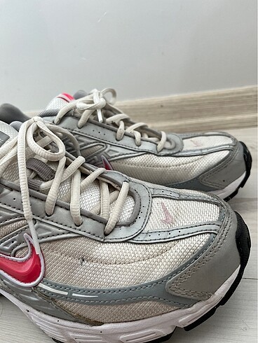 41 Beden beyaz Renk Nike spor ayakkabı