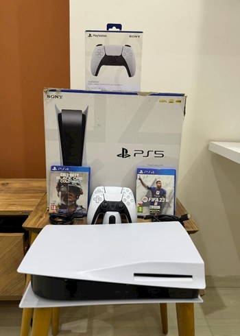 Sony PlayStation 5 Oyun Konsolu ve Aksesuarları