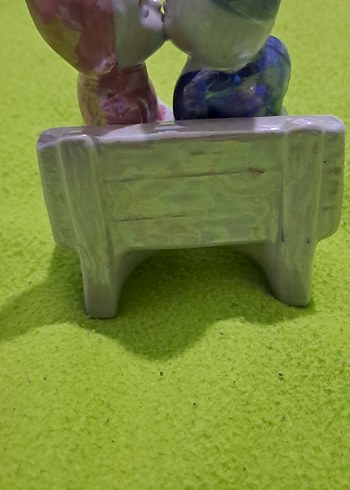 biblo Pastel Renkli Öpüşen Çift Figürin - Görsel 4