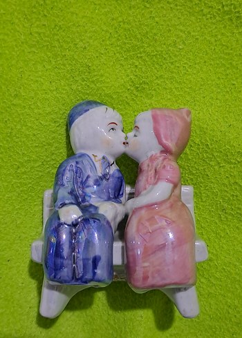 biblo Pastel Renkli Öpüşen Çift Figürin - Görsel 7