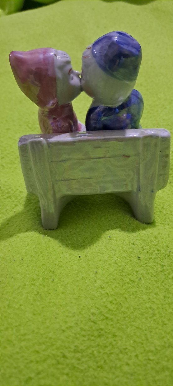 biblo Pastel Renkli Öpüşen Çift Figürin - Görsel 4