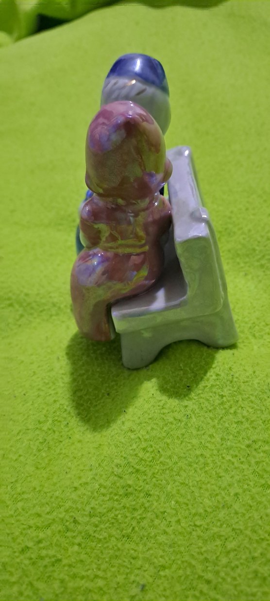 biblo Pastel Renkli Öpüşen Çift Figürin - Görsel 3