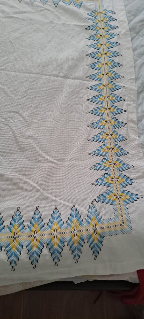 kanavice nakışlı Çok Renkli Masa Örtüsü - Görsel 3