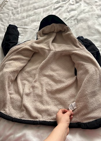 Siyah Kapüşonlu Çocuk mont - Görsel 3