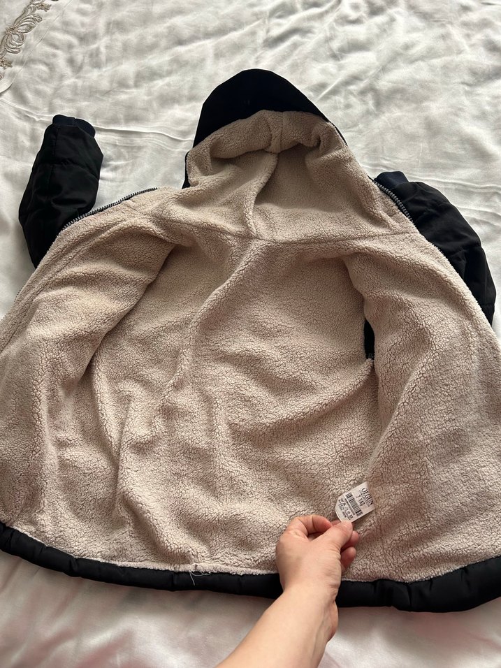 Siyah Kapüşonlu Çocuk mont - Görsel 3