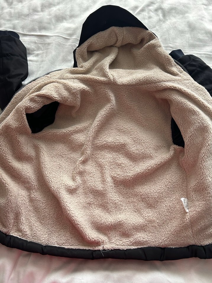 Siyah Kapüşonlu Çocuk mont - Görsel 4