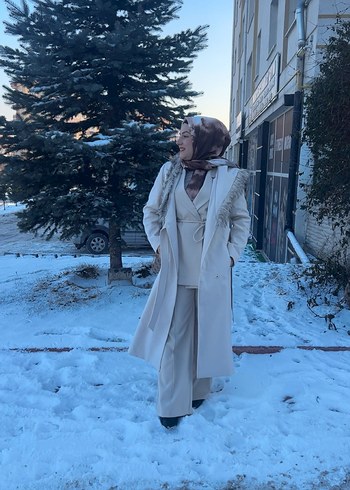 Beyaz Uzun Kadın Kaban, Kürk Detaylı - Görsel 3