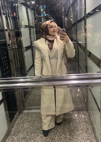 Beyaz Uzun Kadın Kaban, Kürk Detaylı - Görsel 2