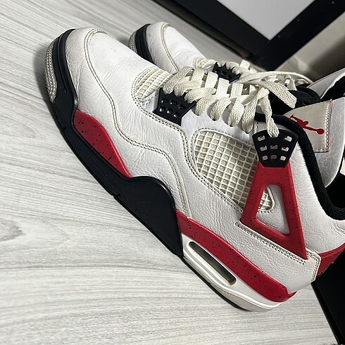 Air jordan retro 4 red cement
