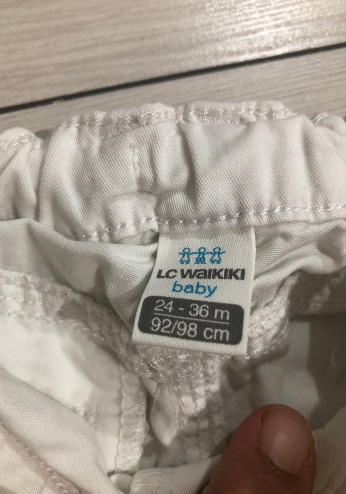 Düğmeli Beyaz Erkek Çocuk Şortu - Görsel 2