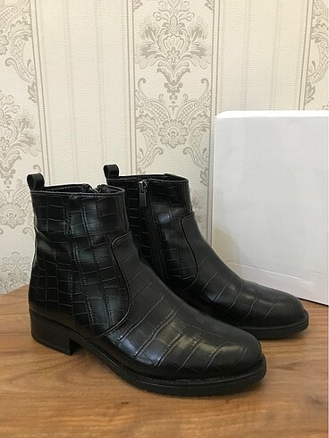 Nine west bot