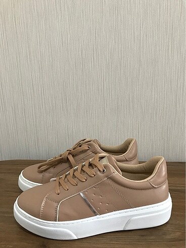 inci İnci snakers