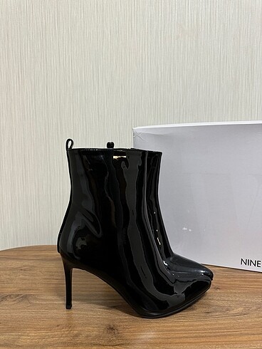 Nine West Nine west bot