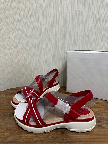 38 Beden kırmızı Renk Nine west sandalet