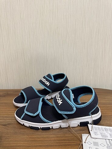 35 Beden Reebok çocuk sandalet