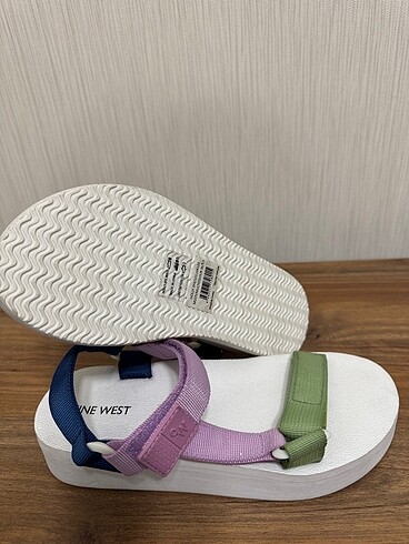 36 Beden beyaz Renk Nine west sandalet
