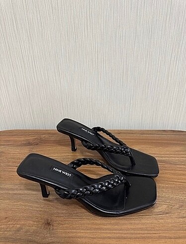 Nine West Nine west parmak arası terlik