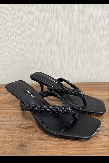 Nine west parmak arası terlik