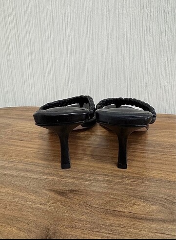 40 Beden siyah Renk Nine west parmak arası terlik