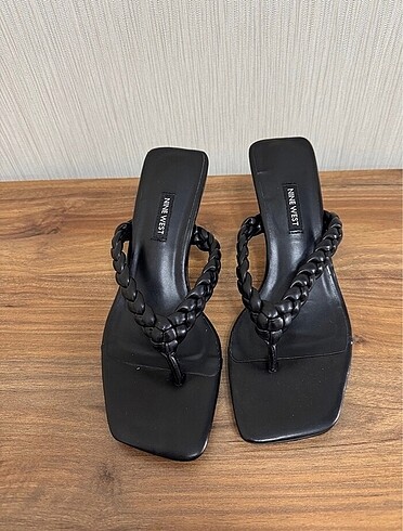 40 Beden Nine west parmak arası terlik