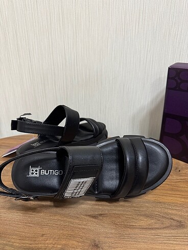 36 Beden siyah Renk Butigo sandalet