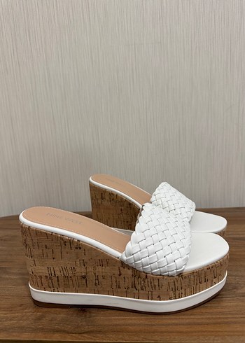 Nine West Nine west Dolgu Topuklu Örgü Detaylı Kadın Terlik