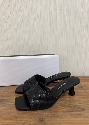 37 Beden Nine West Siyah Kareli Topuklu Terlik