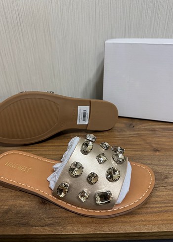 Nine West Bej Yılan Desenli Boncuklu Kadın Dolgu Topuk Terlik
