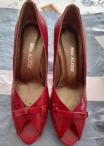 36 Beden Klasik Kırmızı Tokalı Yüksek Topuklu Stiletto