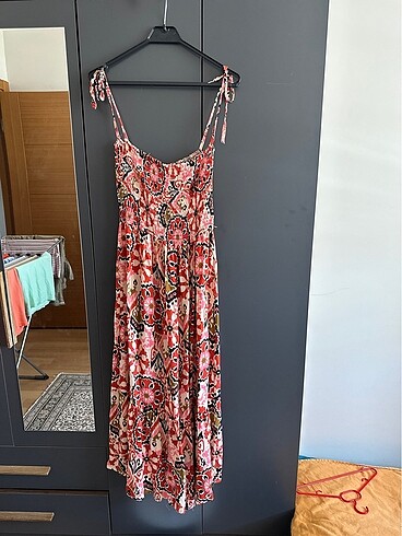 Çiçekli Elbise - Görsel 3