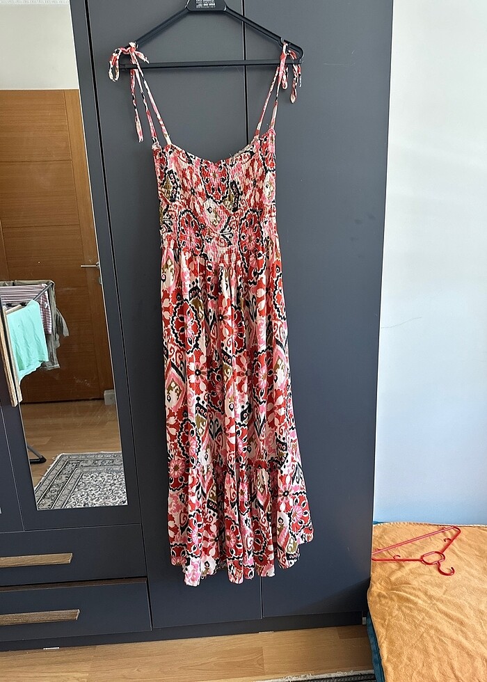 Çiçekli Elbise - Görsel 2