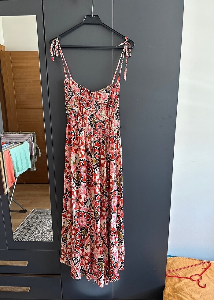 Çiçekli Elbise - Görsel 3