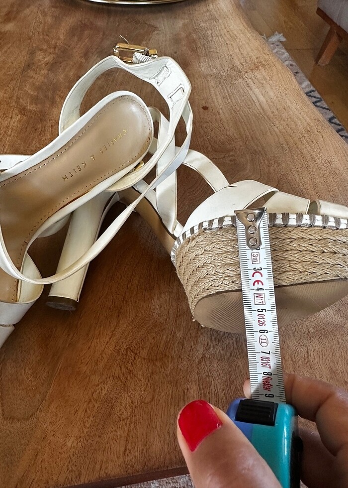 Beyaz ayakkabı - Görsel 2