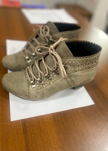 Bej Süet Bağcıklı Kadın kısa Topuk Bot - Görsel 2