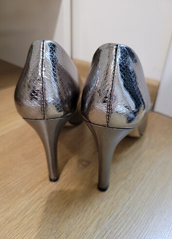 Bambi Kullanılmamış stiletto