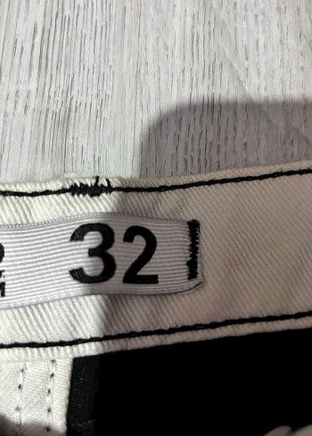 Siyah Beyaz Şort - Görsel 3