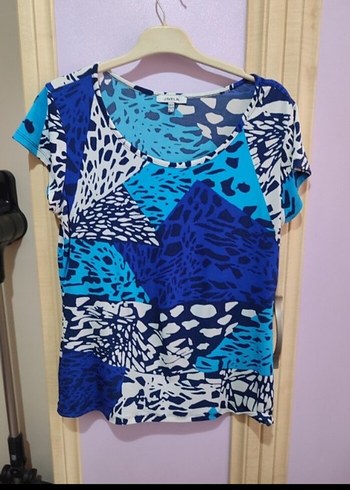 Mavi Batik Desenli Kısa Kollu V Yaka Bluz