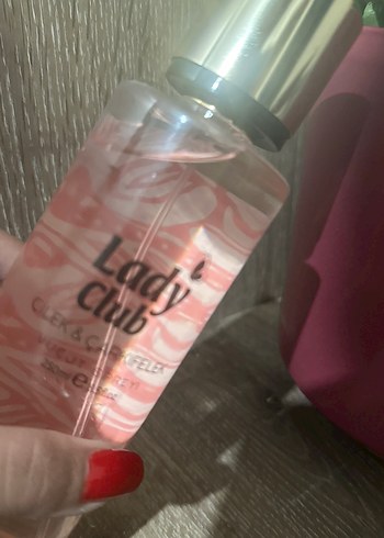 Lady Club Çilek & Çarkıfelek Vücut Spreyi 250 ml - Görsel 3