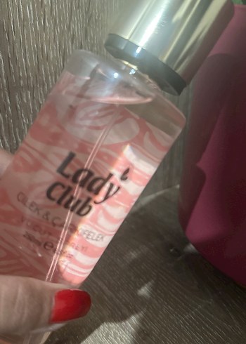 Lady Club Çilek & Çarkıfelek Vücut Spreyi 250 ml - Görsel 4